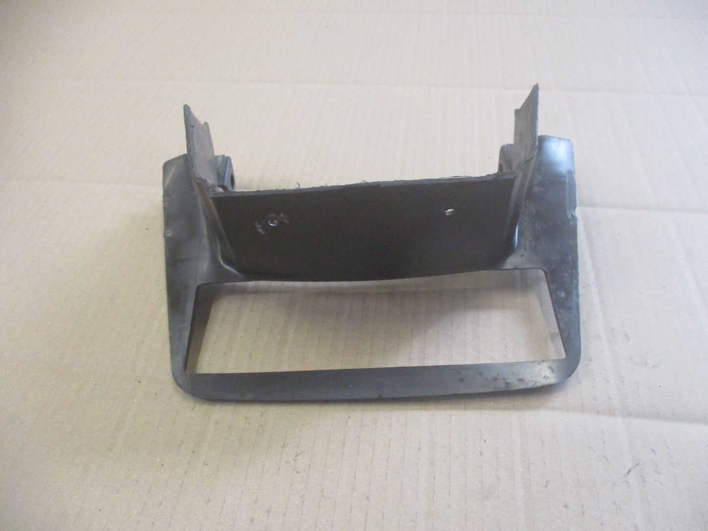 Cache inférieur de feu arrière pour Honda 750 VFR - RC24