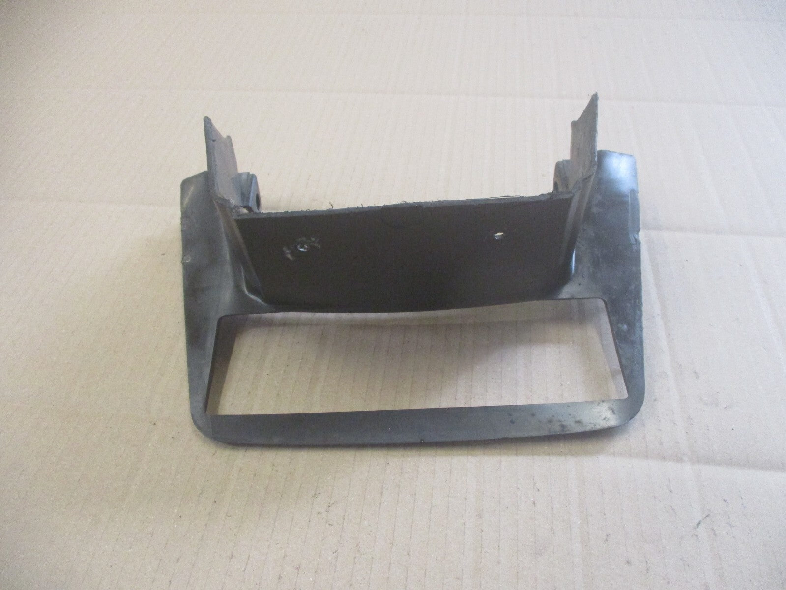 Cache inférieur de feu arrière pour Honda 750 VFR - RC24