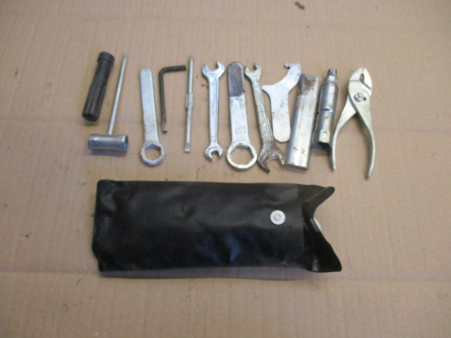 Pochette outils + outils pour Honda 125 XLV Varadéro - JC32