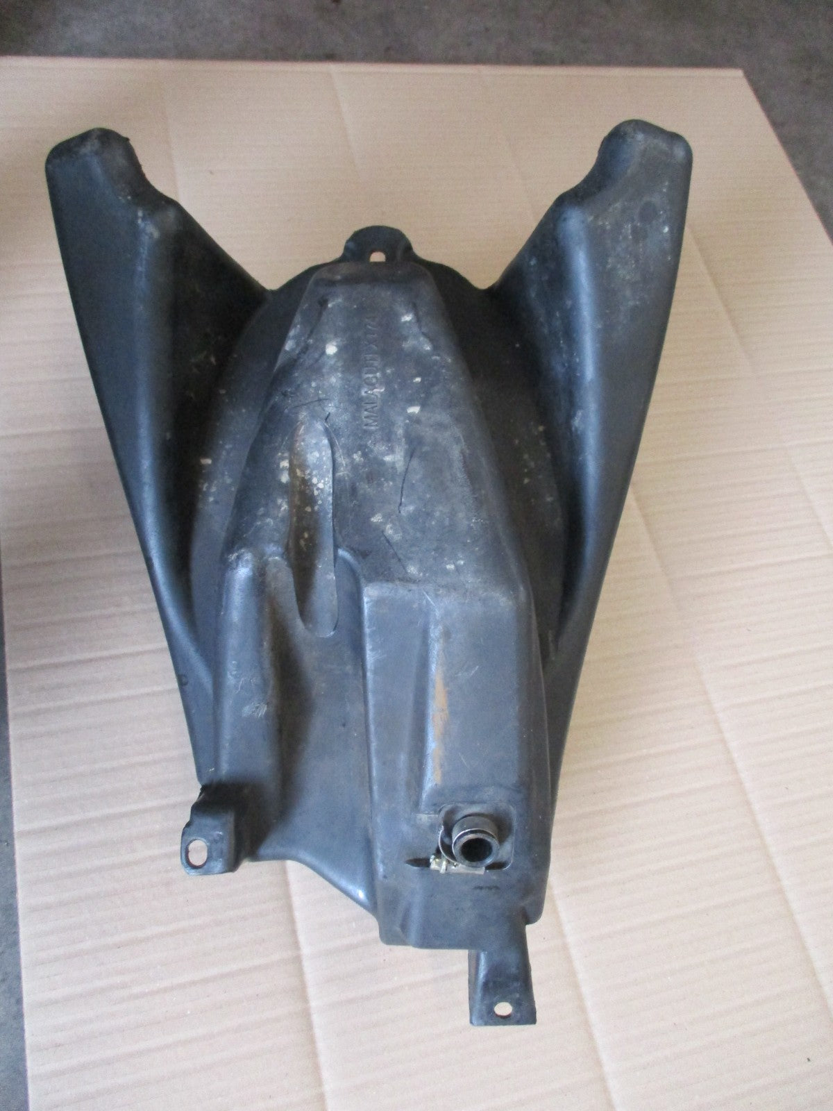 Réservoir d'essence pour Yamaha 125 XTX - XTR phase 1 - bouchon essence à visser