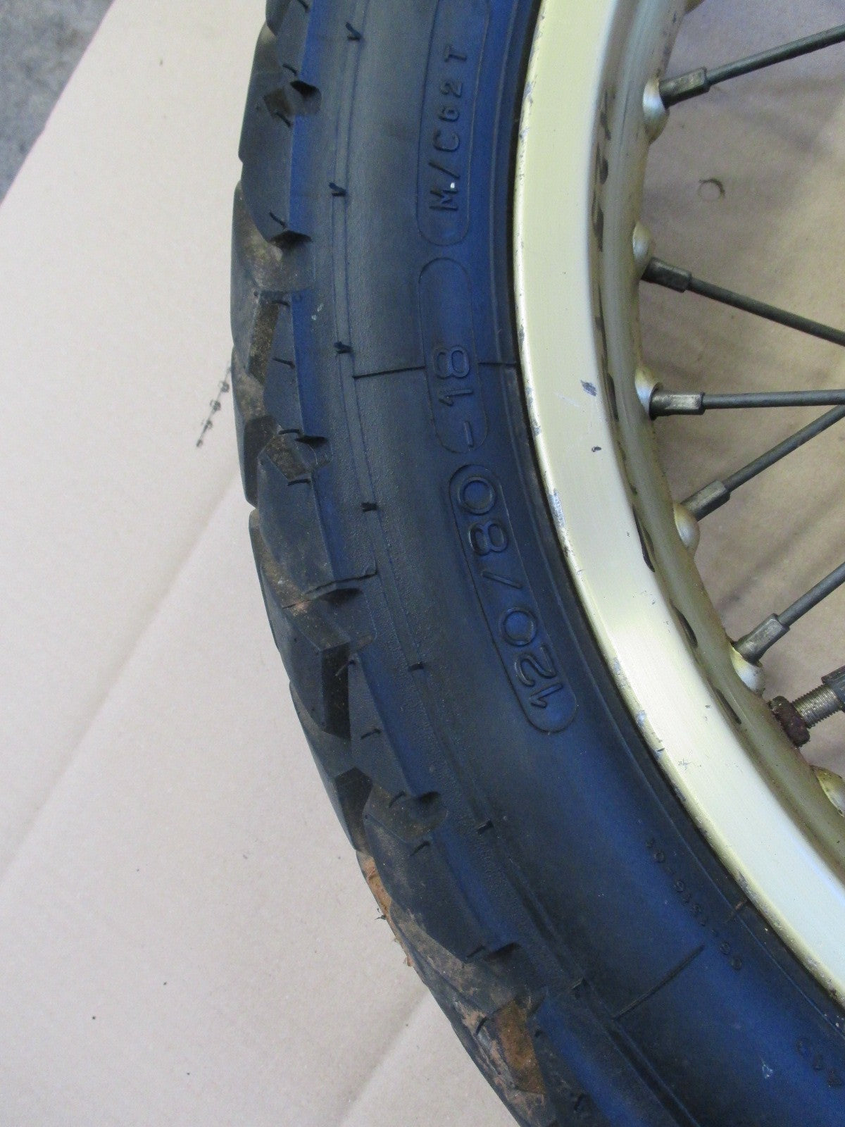 Roue arrière avec pneu Michelin très peu roulé pour Yamaha 125 Ténéré - BLG