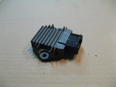 Régulateur NEUF pour Honda 500 CB, 600 CBR, 750 VFR, etc....